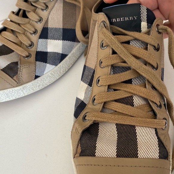 Burberry original woman shoes,  American size 7.5 - Picture 6 of 9